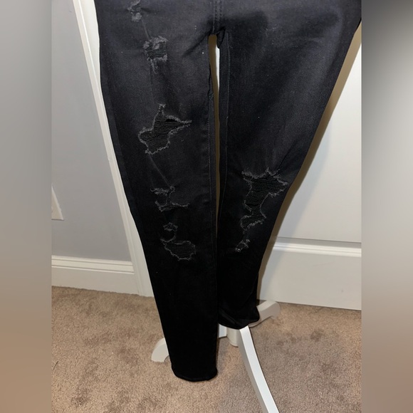 Black Distressed Skinny Jeans 🖤✨ - Picture 2 of 6
